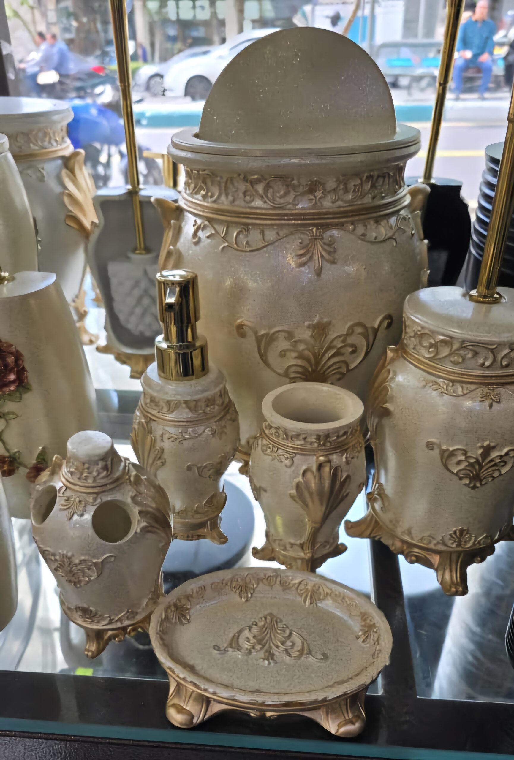 ست سرویس بهداشتی کلاسیک شش پارچه مدل صنوبر 2 ست سرویس بهداشتی کلاسیک شش پارچه مدل صنوبر